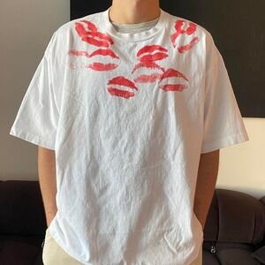 kiss print shirt